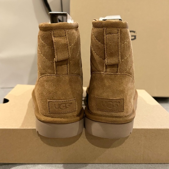 Moving sale. Brand new women’s UGG boots - Picture 3 of 4
